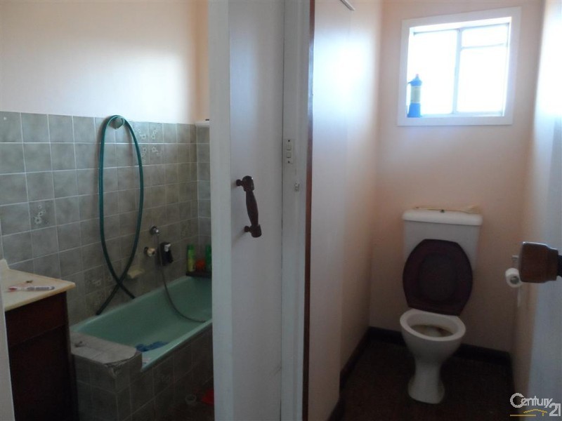 64 Bathurst Street, Elliott Heads QLD 4670