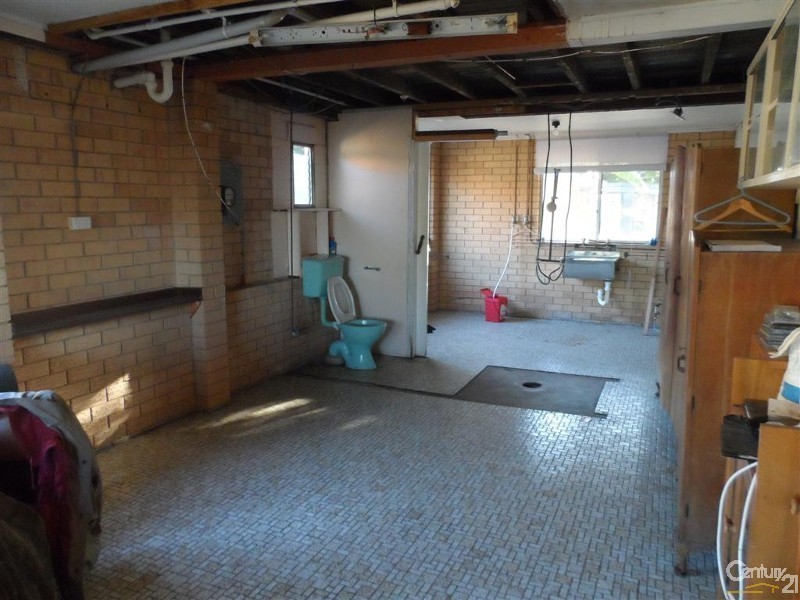 64 Bathurst Street, Elliott Heads QLD 4670