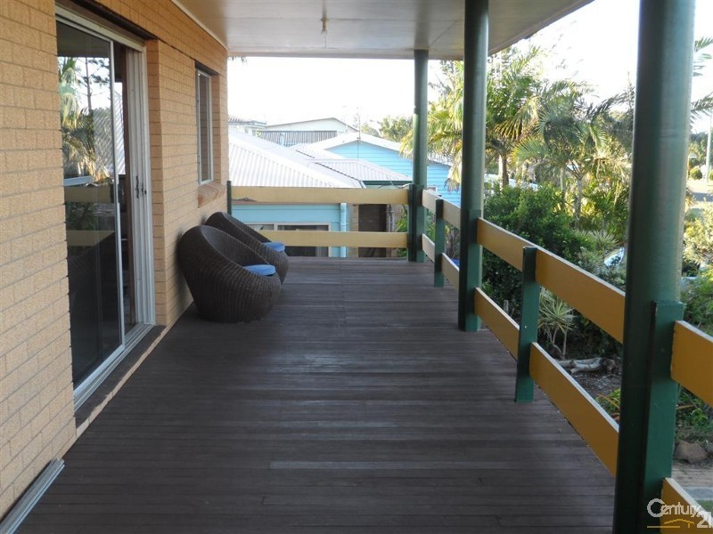 64 Bathurst Street, Elliott Heads QLD 4670