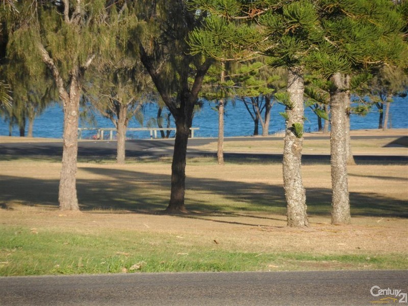 64 Bathurst Street, Elliott Heads QLD 4670