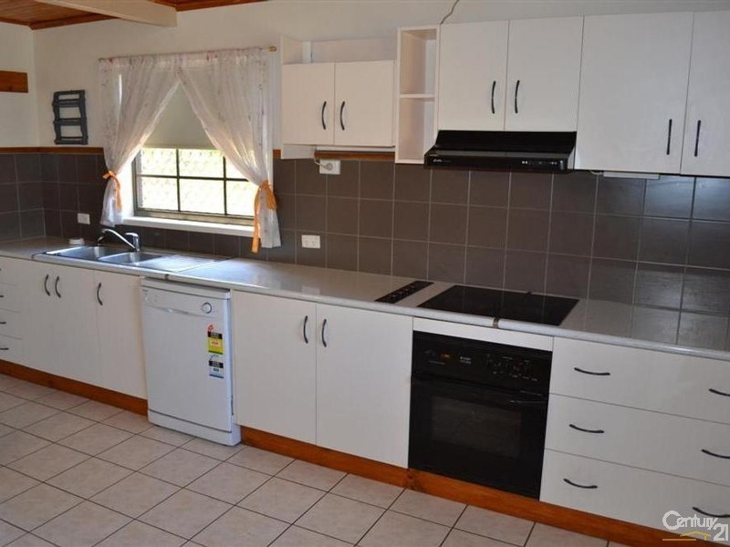 17 Sinclair Street, Avenell Heights QLD 4670