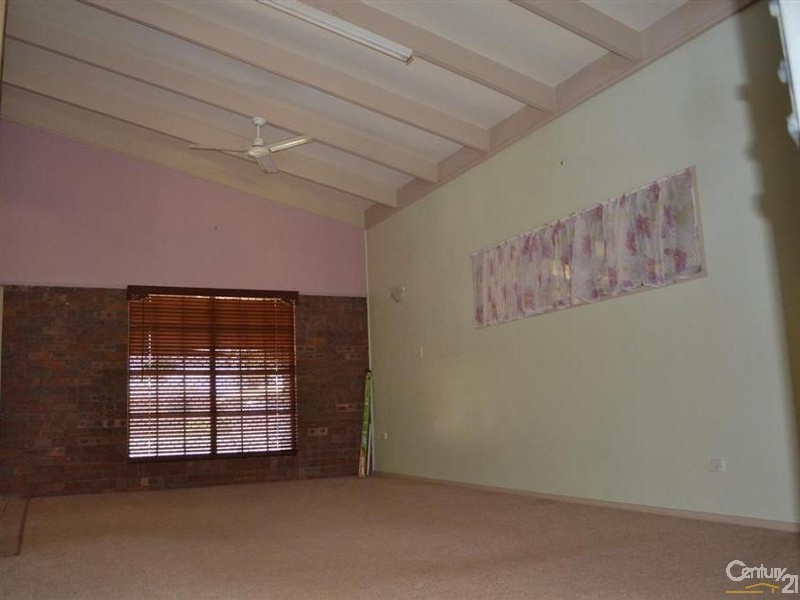 17 Sinclair Street, Avenell Heights QLD 4670