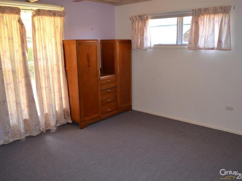 17 Sinclair Street, Avenell Heights QLD 4670