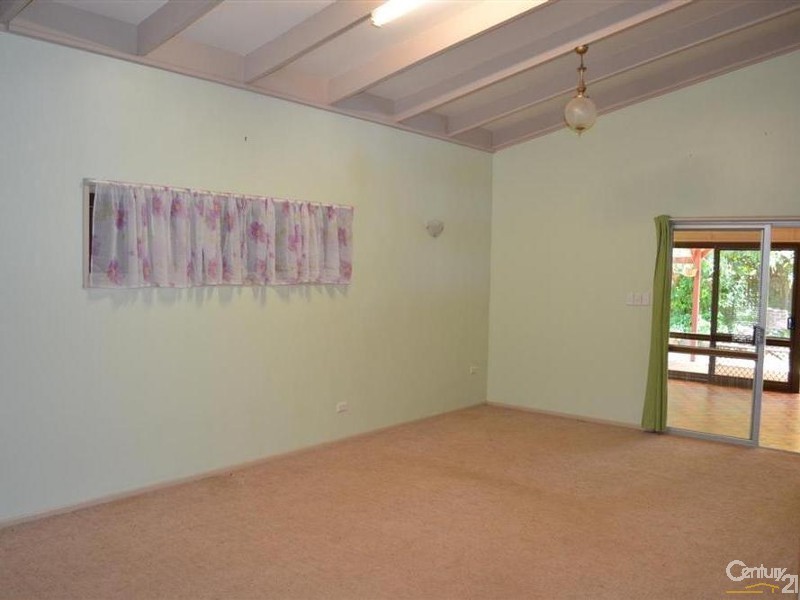 17 Sinclair Street, Avenell Heights QLD 4670