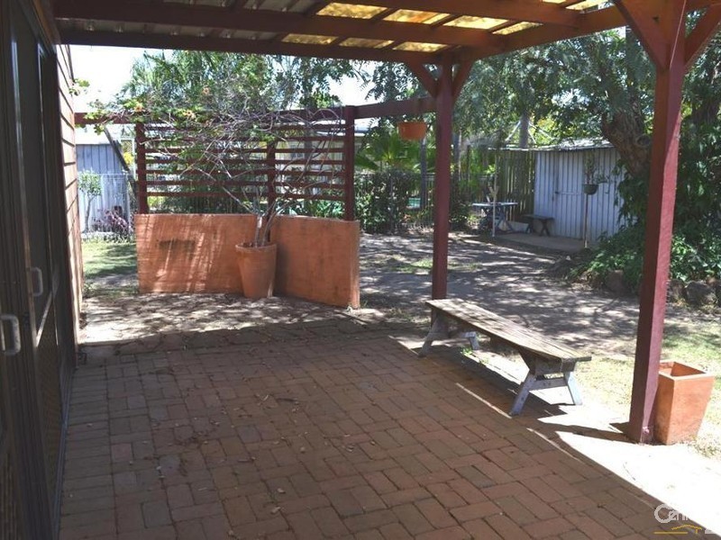 17 Sinclair Street, Avenell Heights QLD 4670