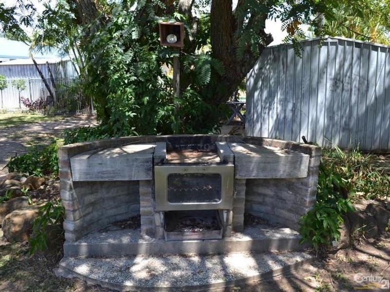 17 Sinclair Street, Avenell Heights QLD 4670