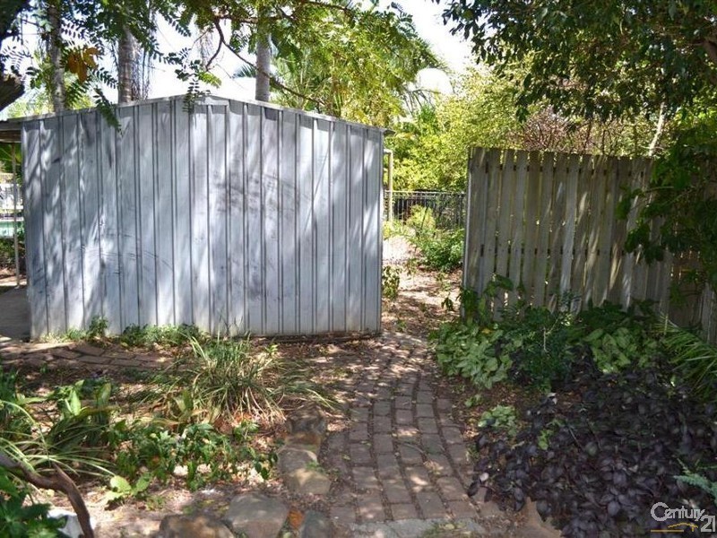 17 Sinclair Street, Avenell Heights QLD 4670