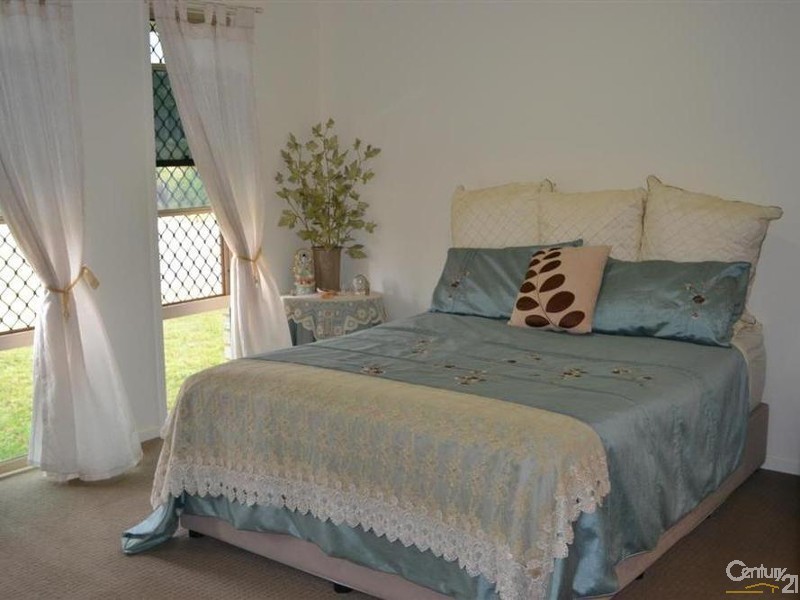 16 Longview Street, Ashfield QLD 4670
