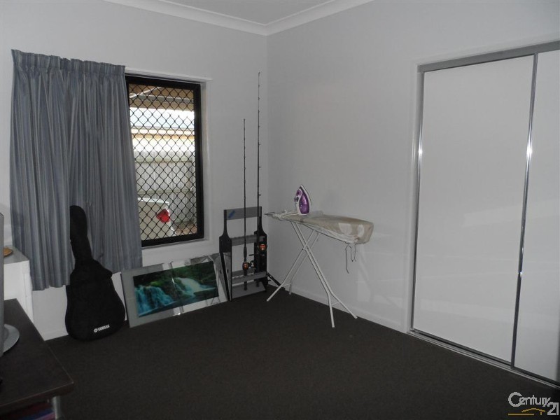 8 Toppers Drive, Coral Cove QLD 4670