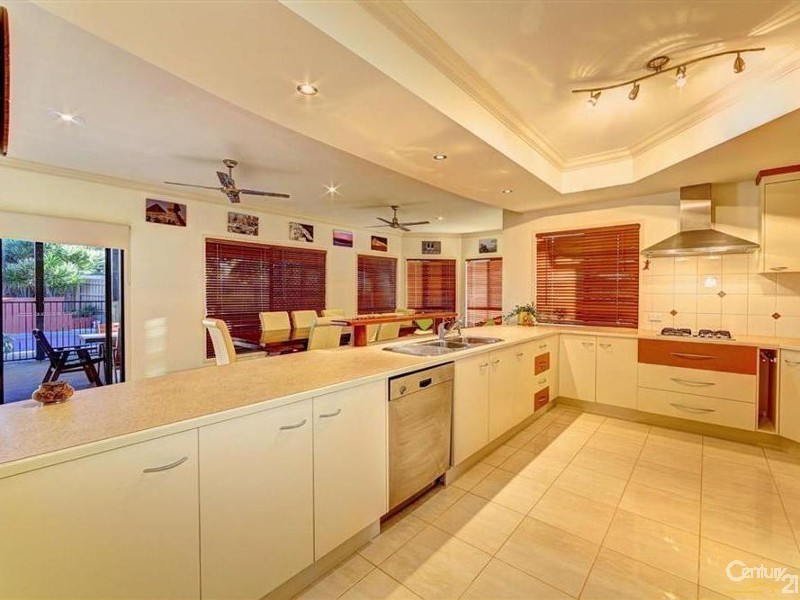 10 Janet Court, Coral Cove QLD 4670