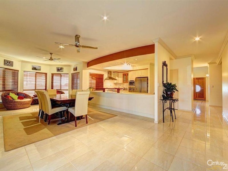 10 Janet Court, Coral Cove QLD 4670