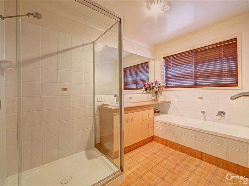 10 Janet Court, Coral Cove QLD 4670