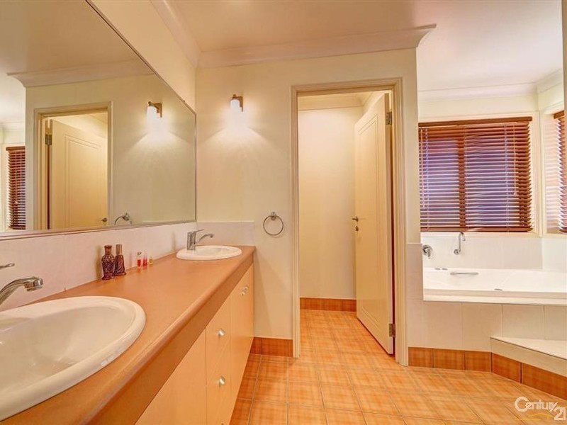 10 Janet Court, Coral Cove QLD 4670