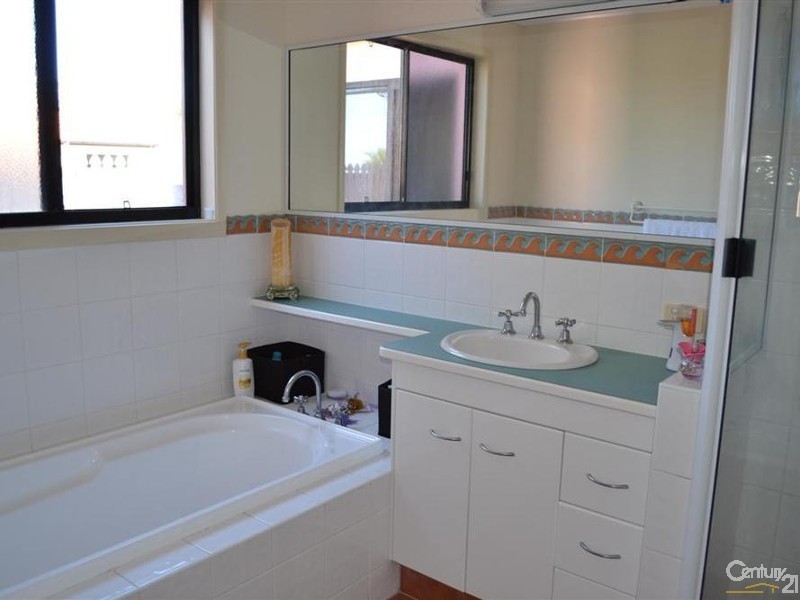 1/5 Chantelle Circuit, Coral Cove QLD 4670