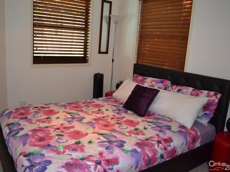 1/5 Chantelle Circuit, Coral Cove QLD 4670