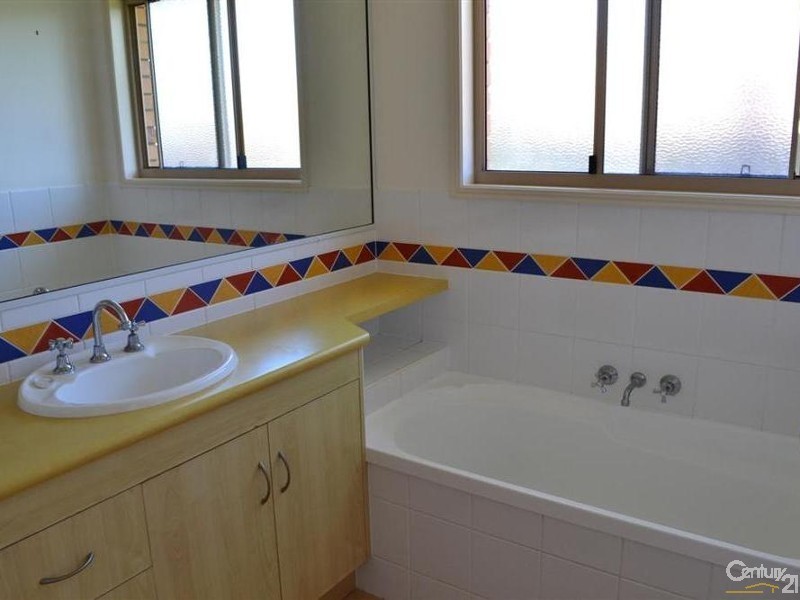 2 Rodgers Street, Avoca QLD 4670