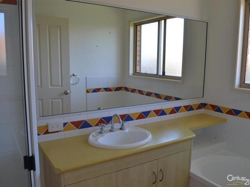 2 Rodgers Street, Avoca QLD 4670