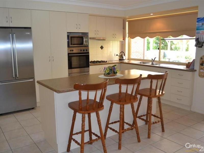 10 Marine Terrace, Burnett Heads QLD 4670