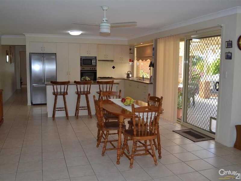 10 Marine Terrace, Burnett Heads QLD 4670