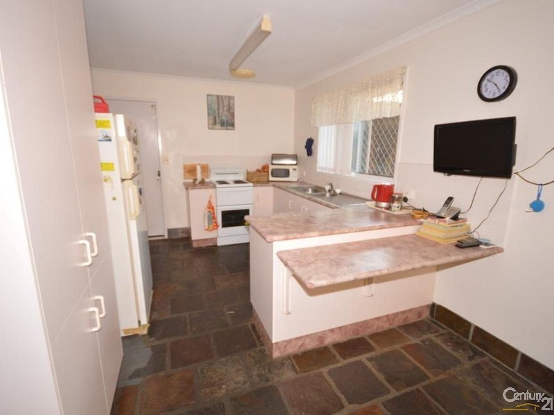 1 Avenell Street, Avenell Heights QLD 4670