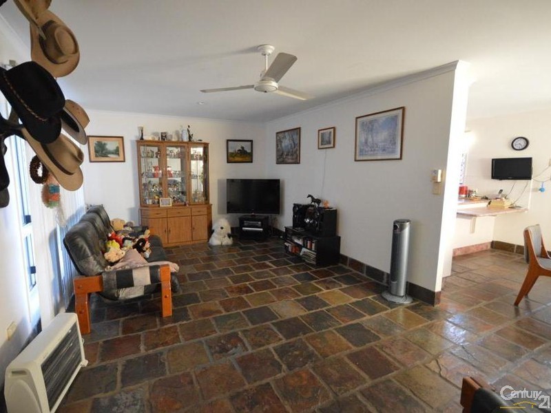 1 Avenell Street, Avenell Heights QLD 4670