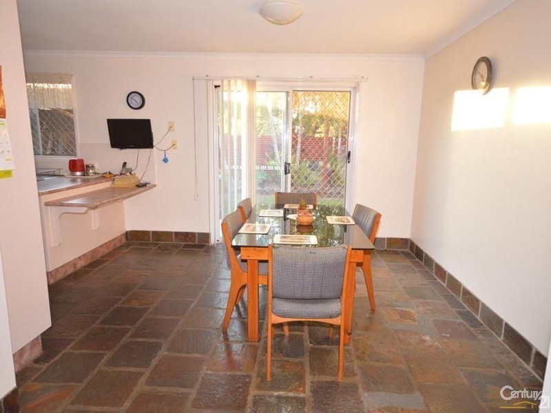 1 Avenell Street, Avenell Heights QLD 4670