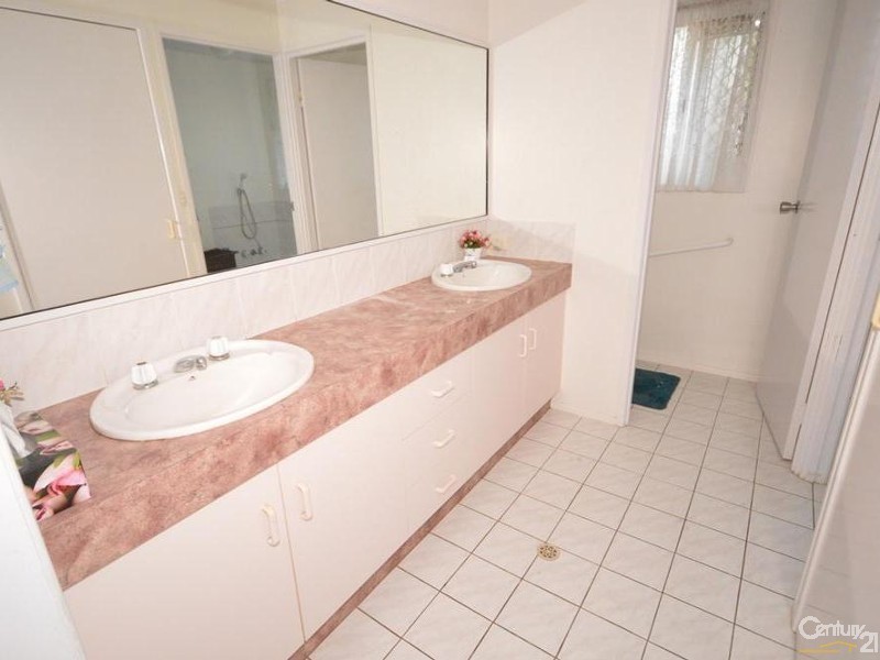 1 Avenell Street, Avenell Heights QLD 4670
