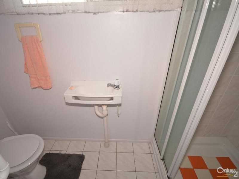 1 Avenell Street, Avenell Heights QLD 4670