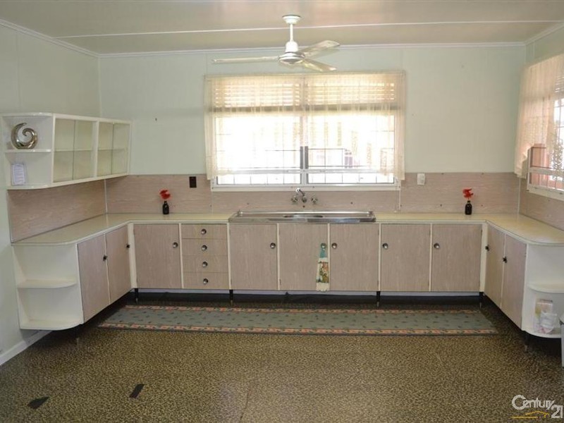 9 Dix Street, Kepnock QLD 4670