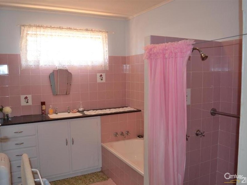 9 Dix Street, Kepnock QLD 4670