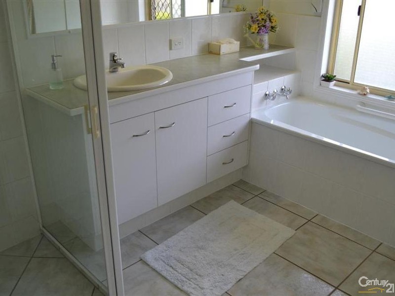 3 Southern Cross Drive, Avoca QLD 4670