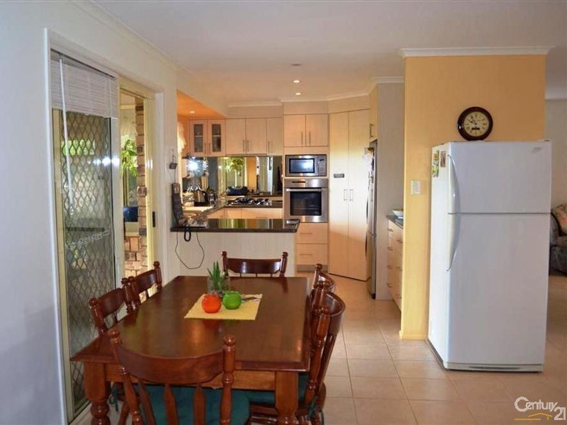 3 Rehbein Avenue, Qunaba QLD 4670