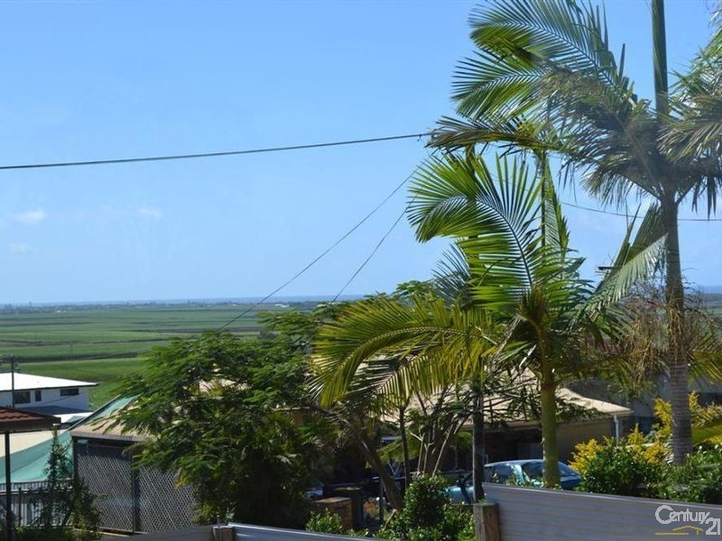 28 Linden Crescent, Qunaba QLD 4670