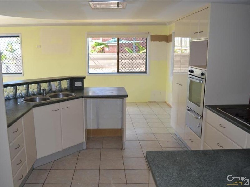 28 Linden Crescent, Qunaba QLD 4670