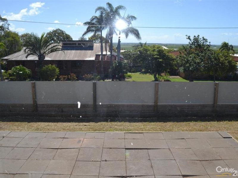 28 Linden Crescent, Qunaba QLD 4670