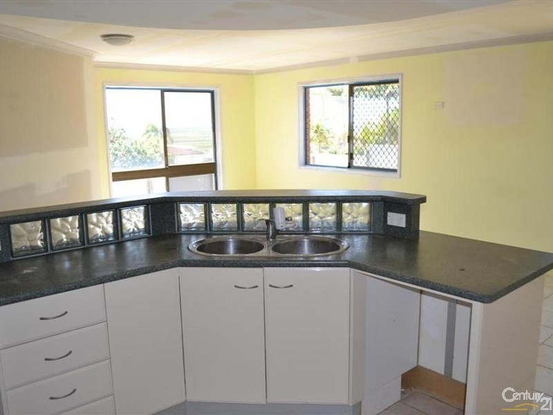 28 Linden Crescent, Qunaba QLD 4670