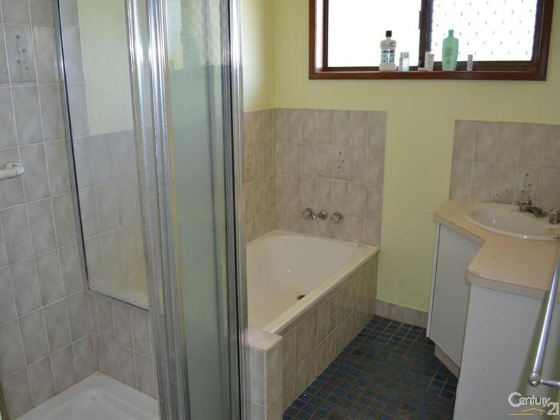 28 Linden Crescent, Qunaba QLD 4670