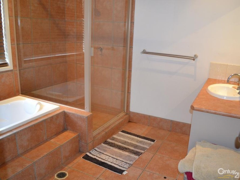 18 The Strand East, Thabeban QLD 4670