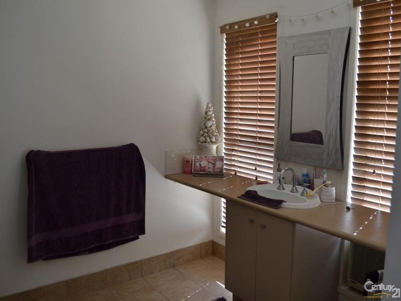 18 The Strand East, Thabeban QLD 4670