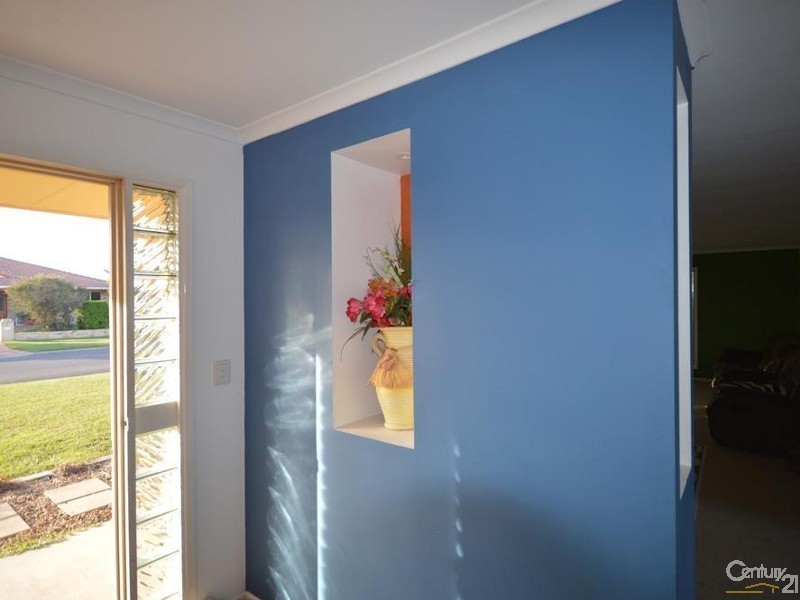 18 The Strand East, Thabeban QLD 4670