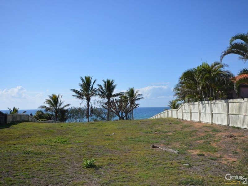 32  Pebble Beach Drive, Coral Cove QLD 4670