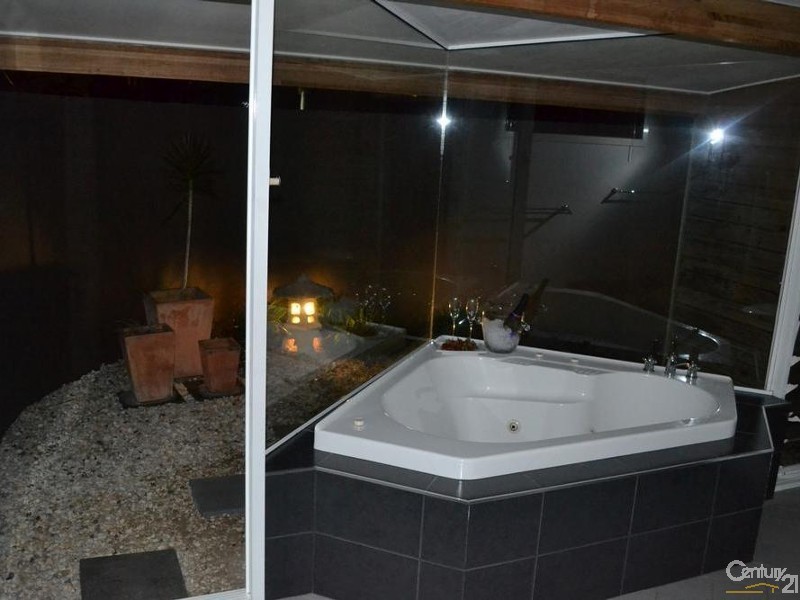 9 Crane Street, Kepnock QLD 4670