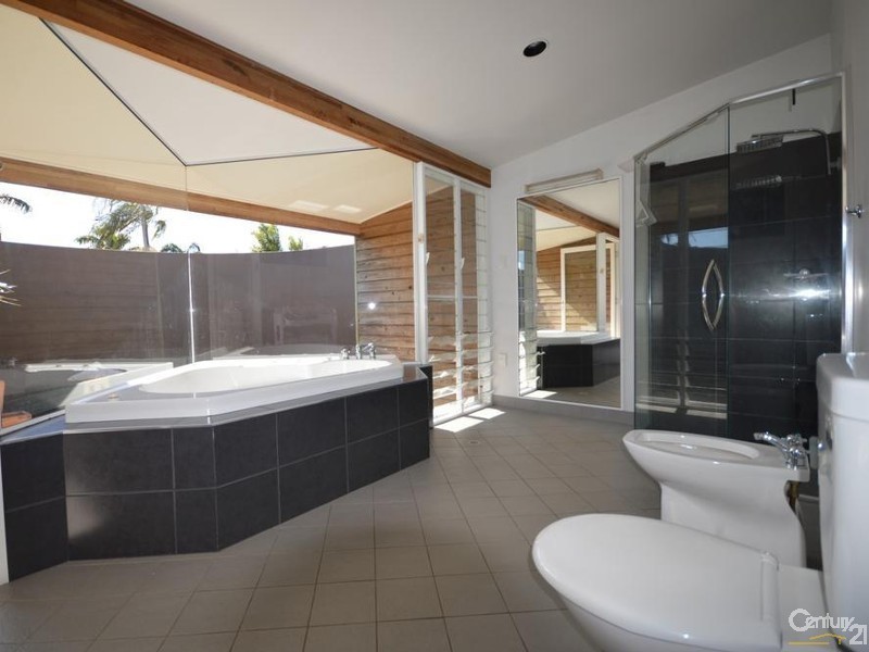 9 Crane Street, Kepnock QLD 4670