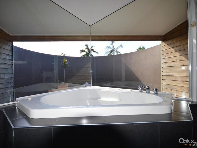 9 Crane Street, Kepnock QLD 4670