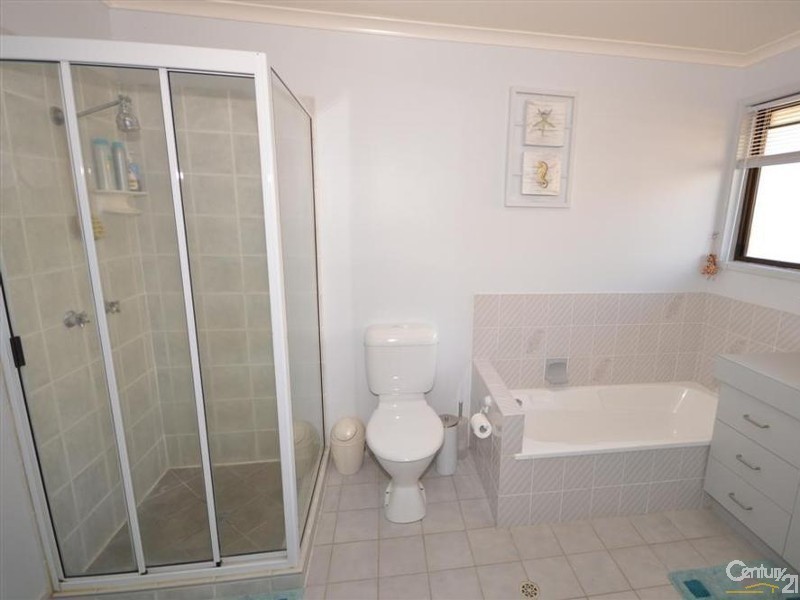 27 Shaw Street, Norville QLD 4670