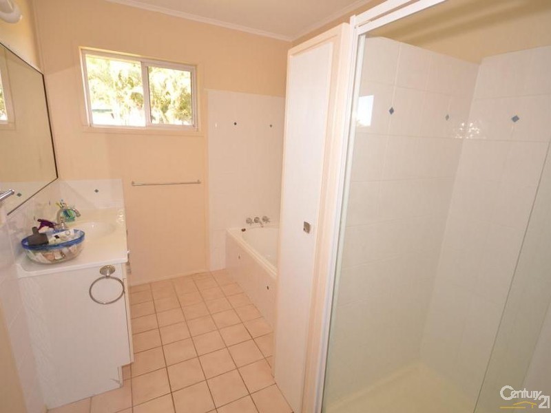6 Greathead Road, Kepnock QLD 4670