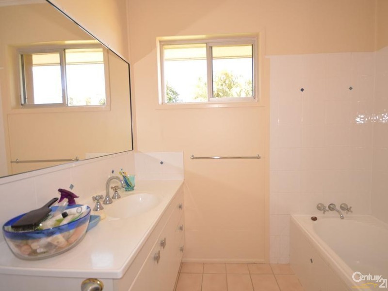 6 Greathead Road, Kepnock QLD 4670