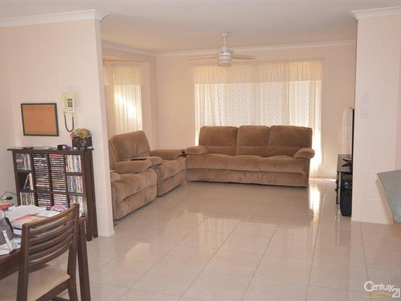 8 Regent Street, Avoca QLD 4670