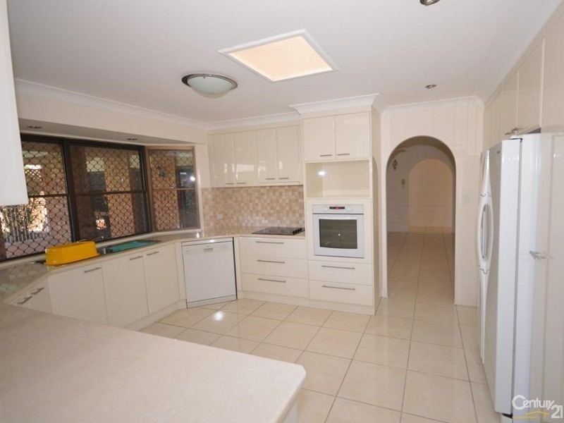 5 Murphy Court, Avenell Heights QLD 4670