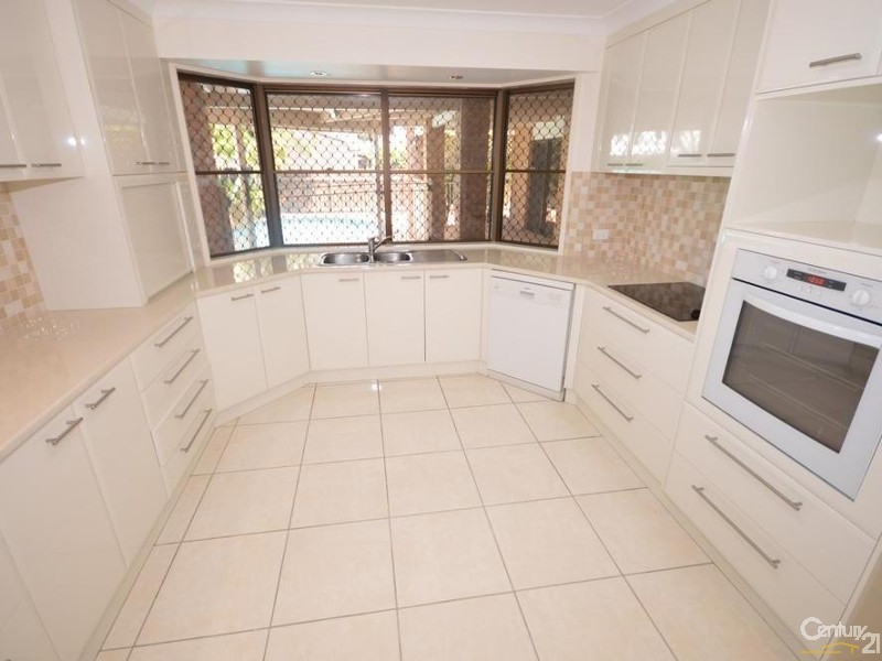 5 Murphy Court, Avenell Heights QLD 4670